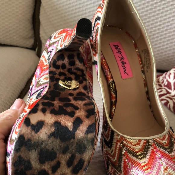 Betsy Johnson platform heels - Picture 4 of 4